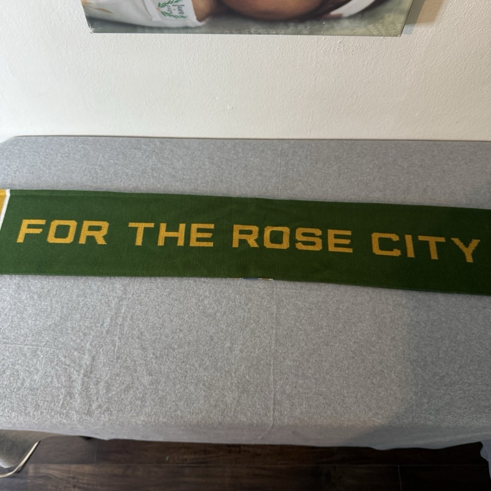 New Portland Thorns Green Yellow Scarf For The Rose City Women's Soccer - Picture 8 of 10